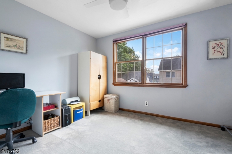 321 Lincoln Dr