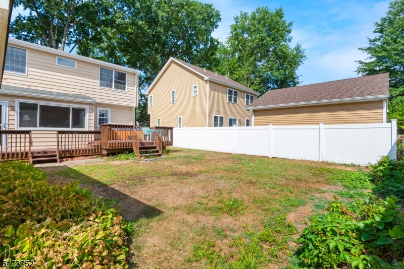 321 Lincoln Dr