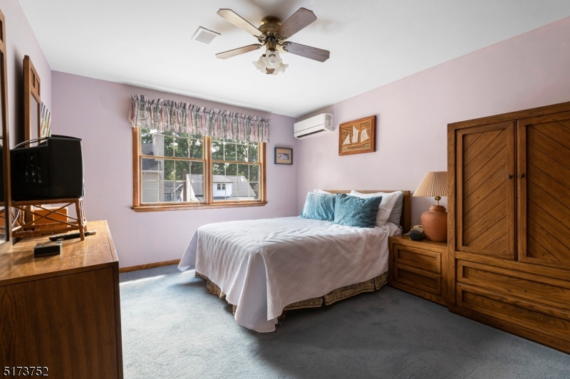 321 Lincoln Dr