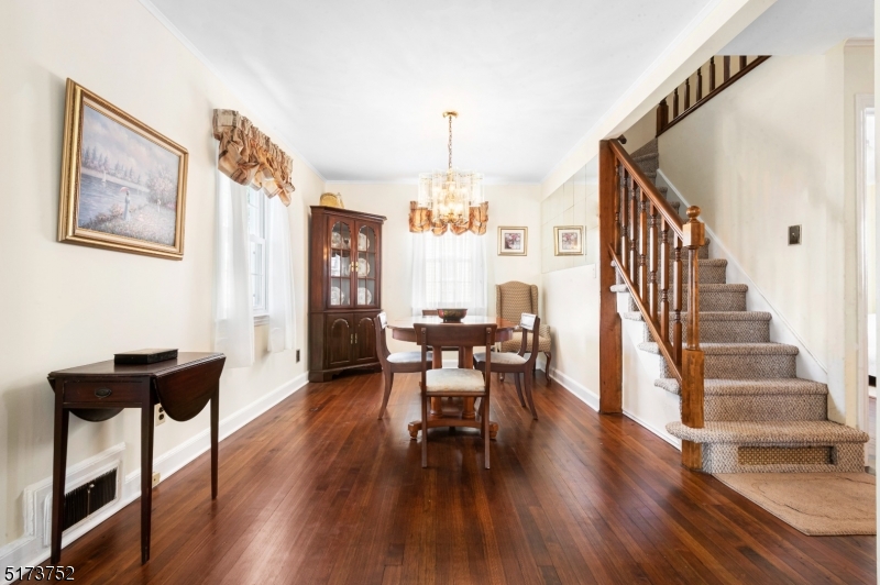 321 Lincoln Dr