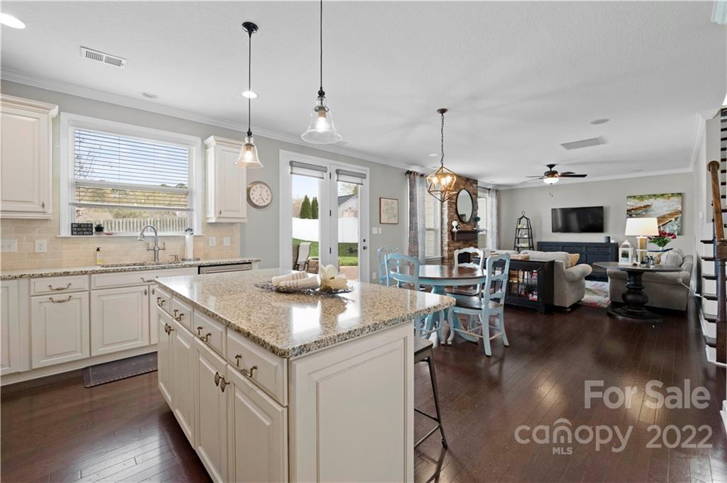 10442 Blackstone Drive Unit: 113