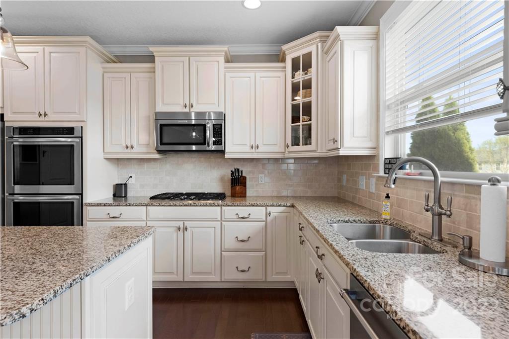 10442 Blackstone Drive Unit: 113