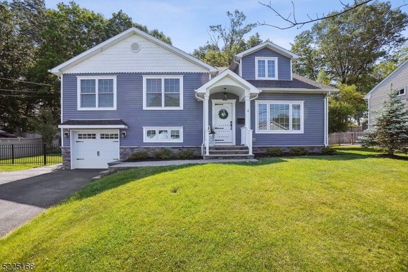 76 Oak Dr