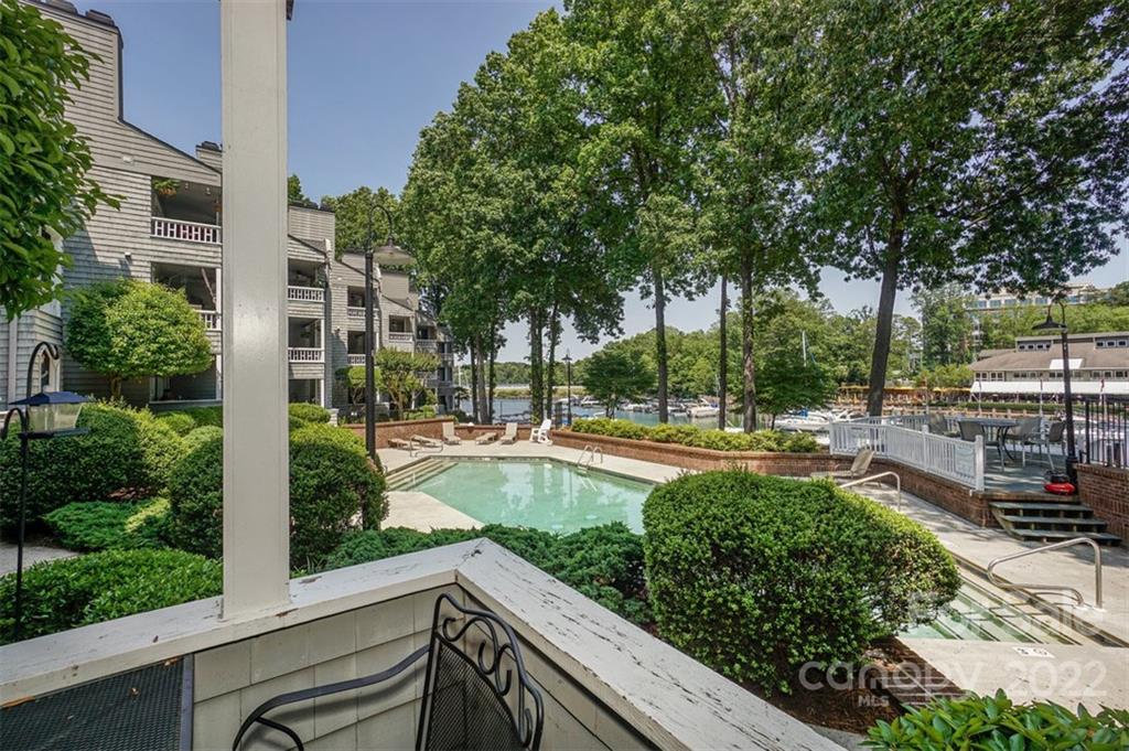 216 Northwest Drive