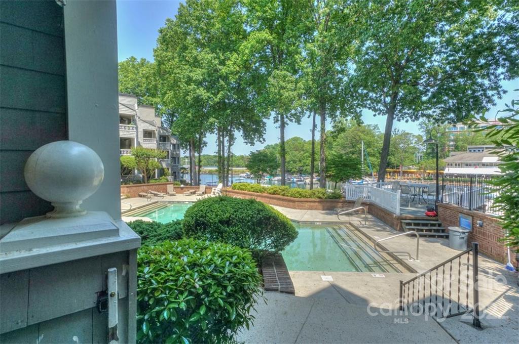 216 Northwest Drive