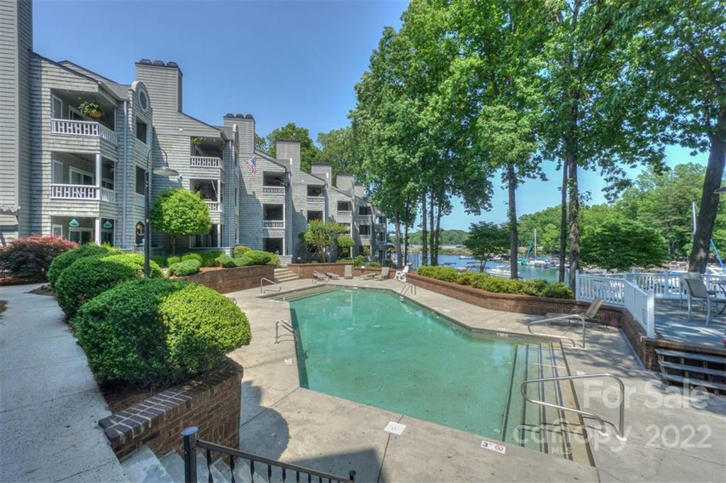 216 Northwest Drive
