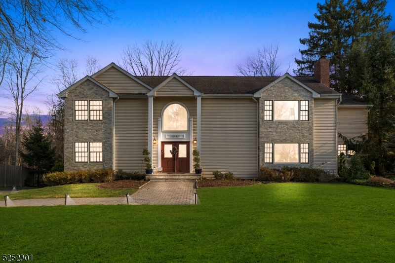 1040 Mayflower Ct