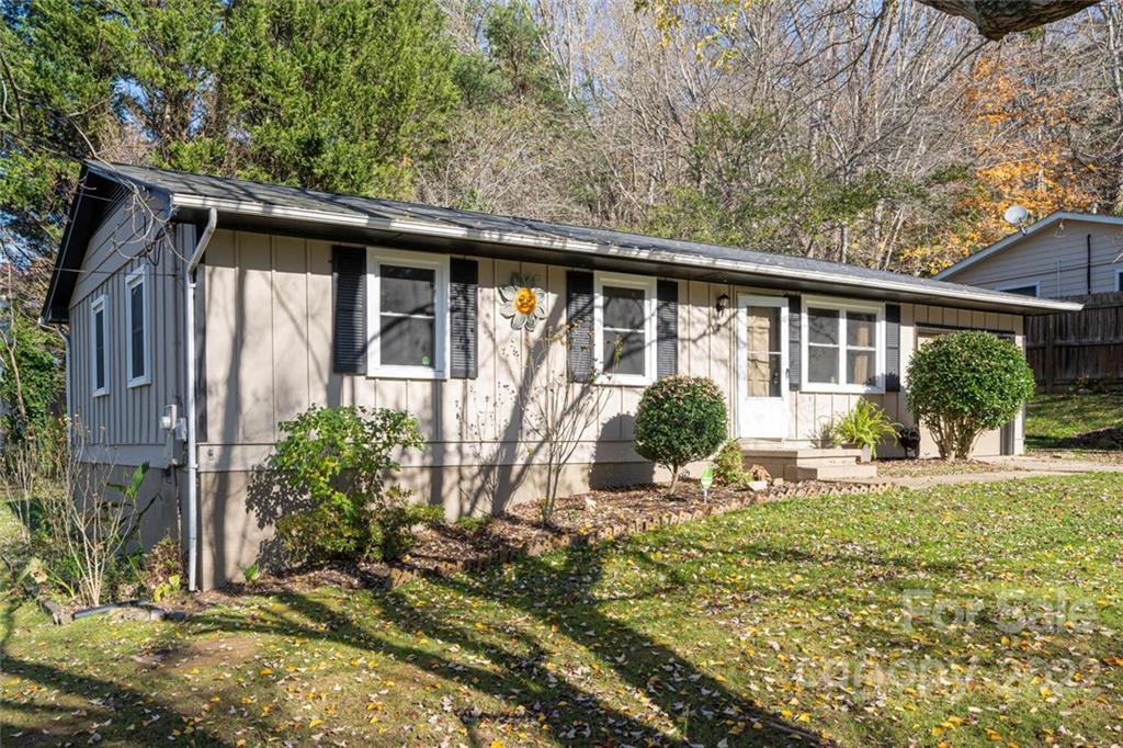 2 Eastcrest Drive