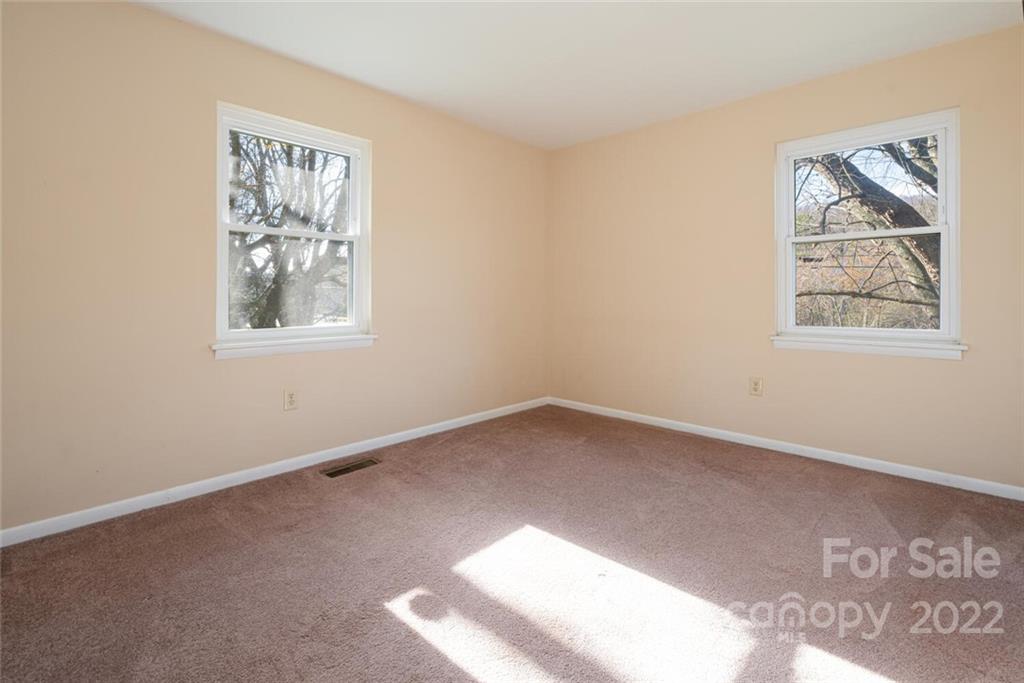 2 Eastcrest Drive