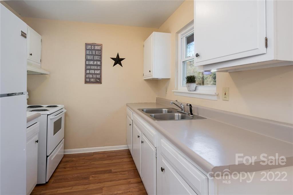 2 Eastcrest Drive
