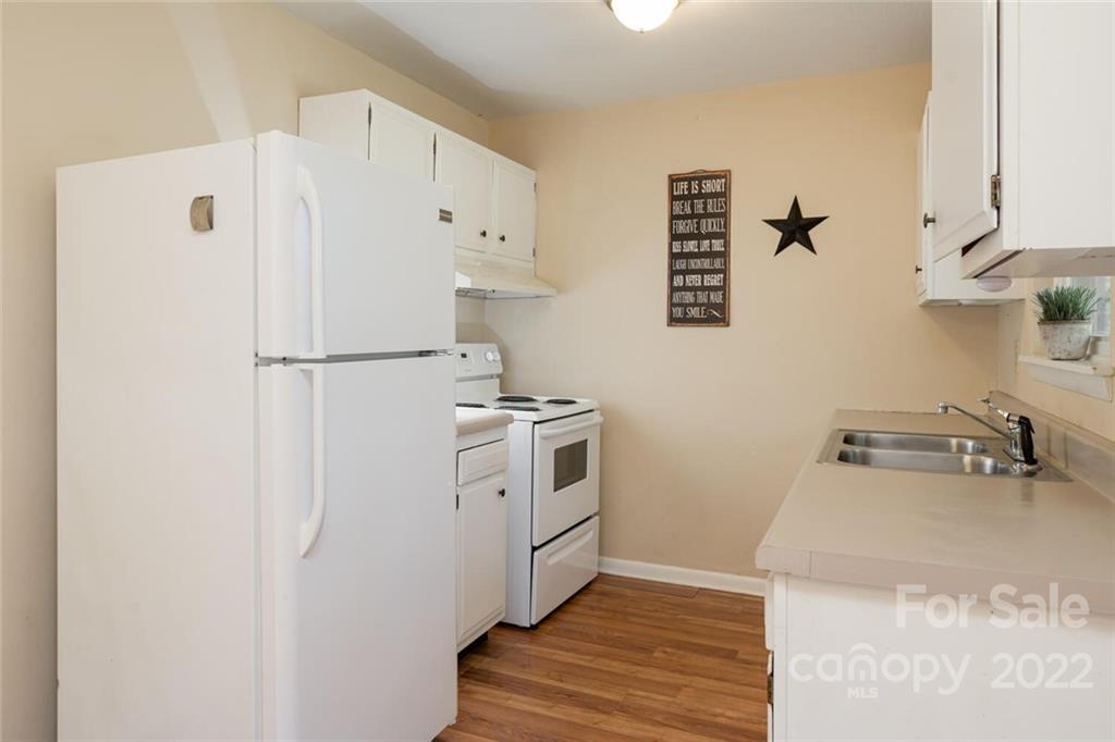 2 Eastcrest Drive