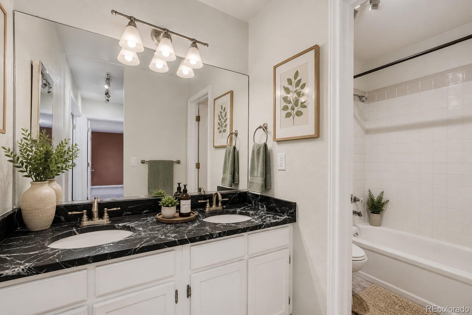1160 S Clinton Street Unit: 40