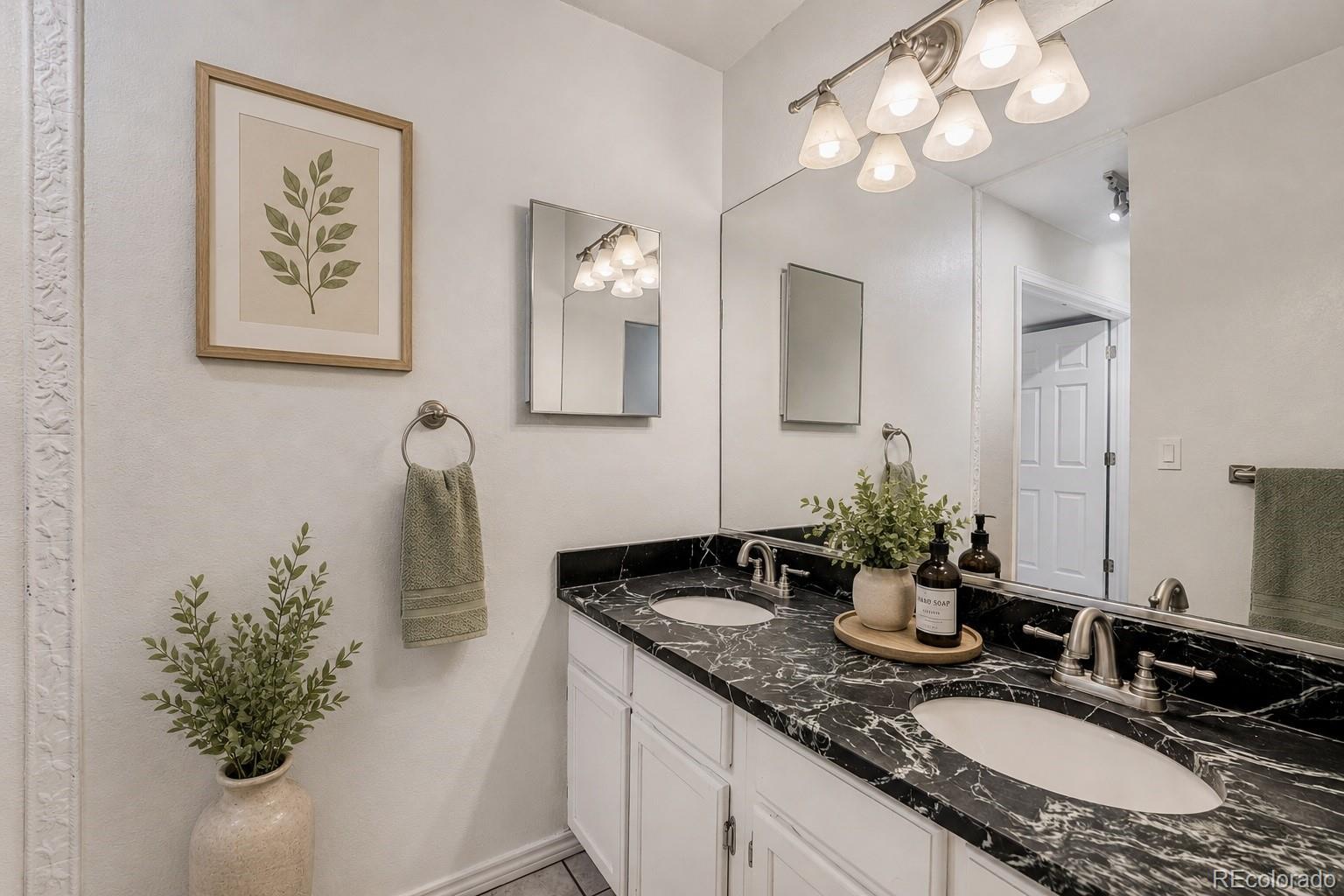 1160 S Clinton Street Unit: 40