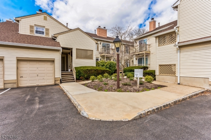32 Springvalley Blvd