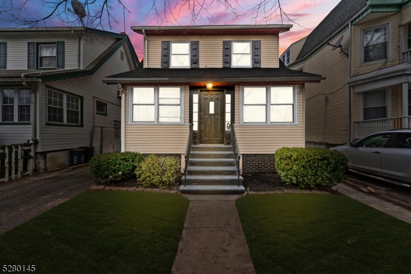 295 Halsted St