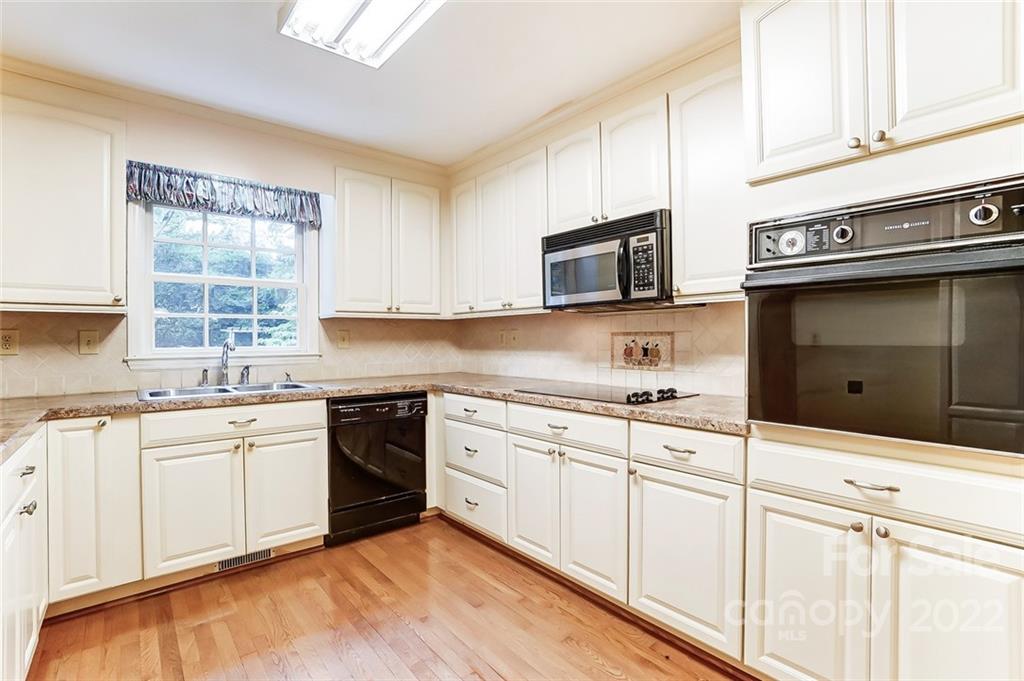 3813 Kitley Place