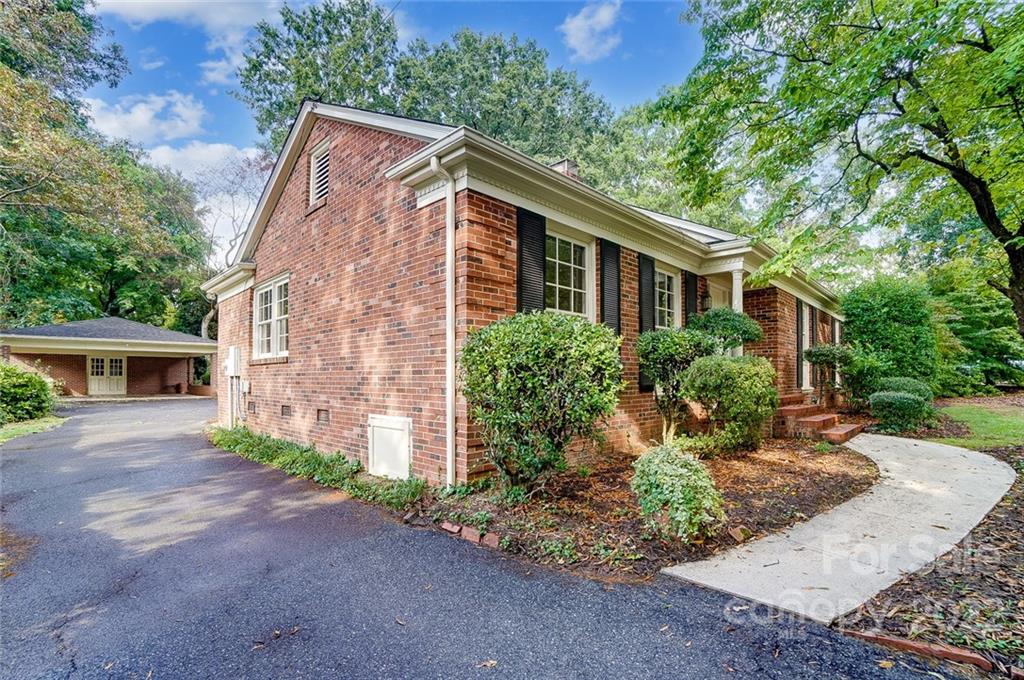 3813 Kitley Place