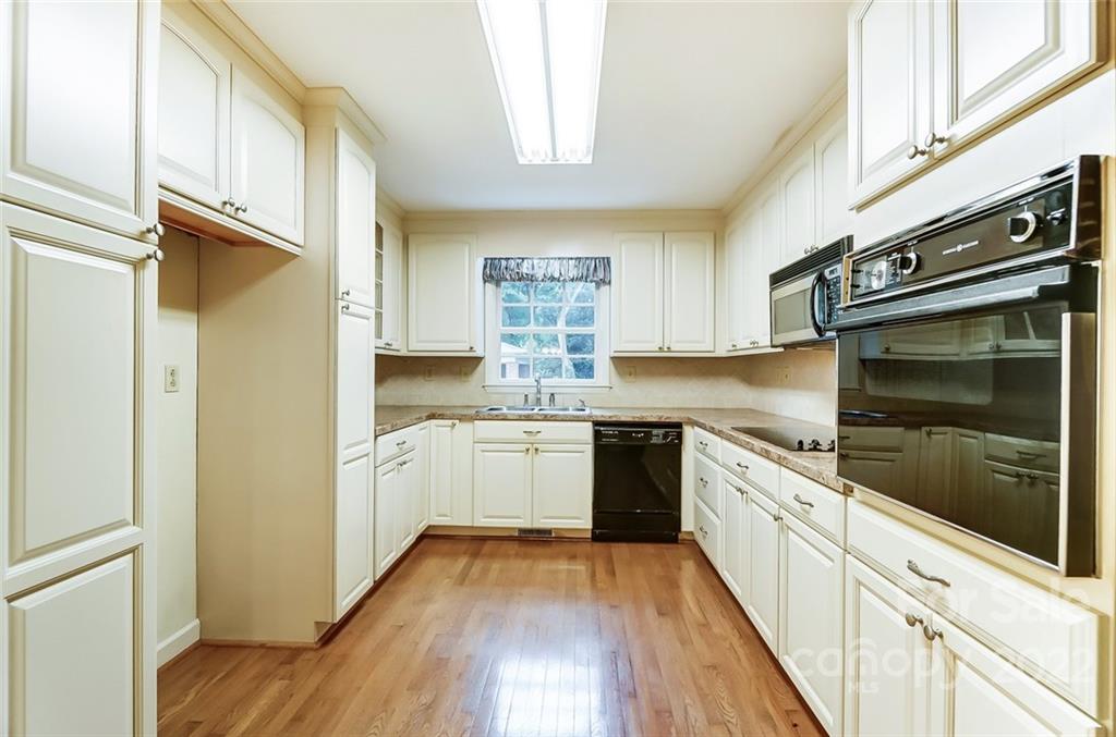 3813 Kitley Place