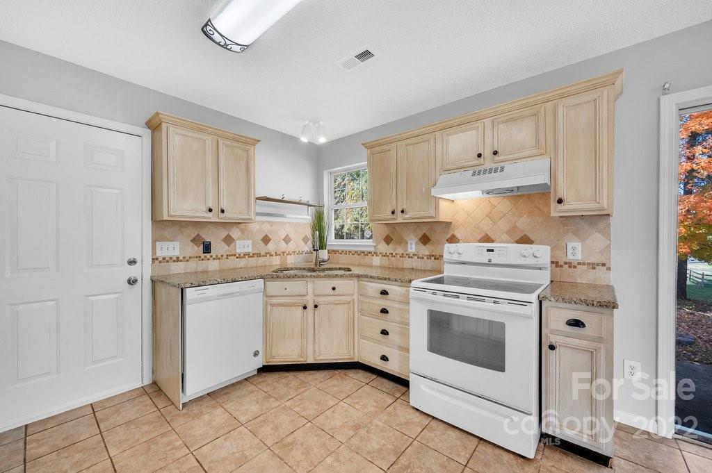 1909 Safflower Circle