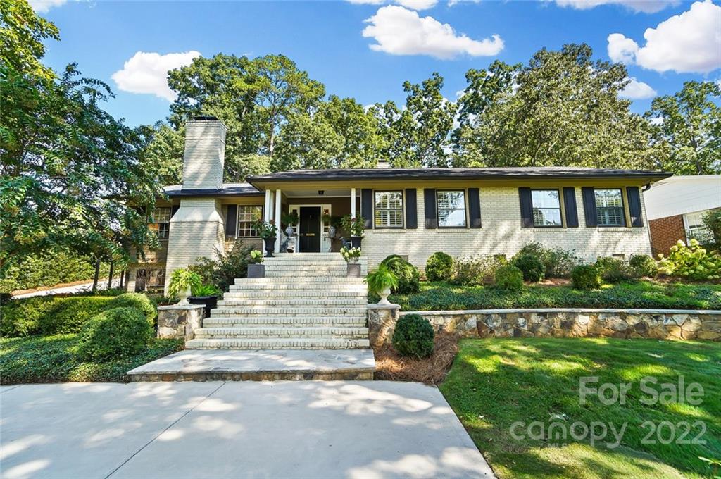 520 Meadowbrook Lane