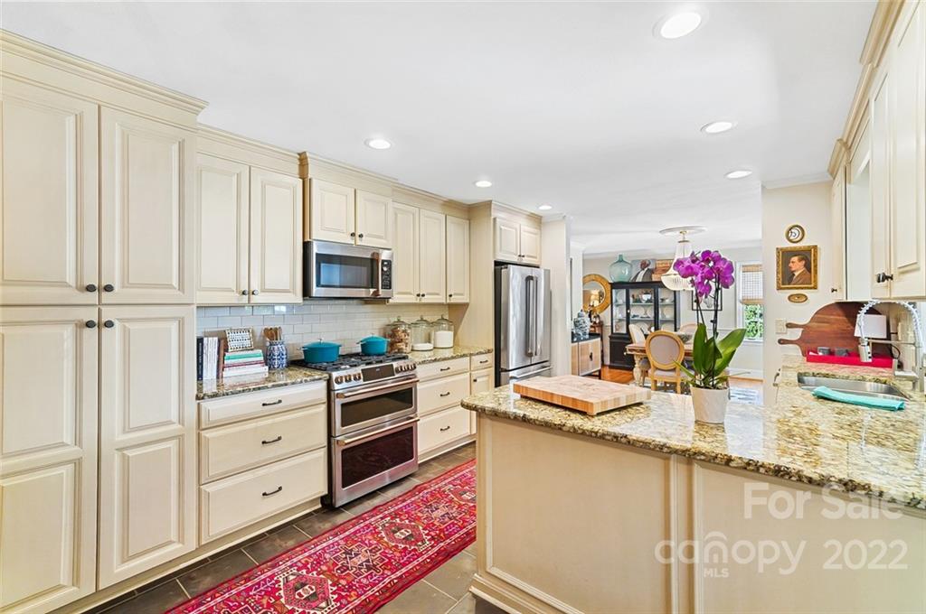 520 Meadowbrook Lane