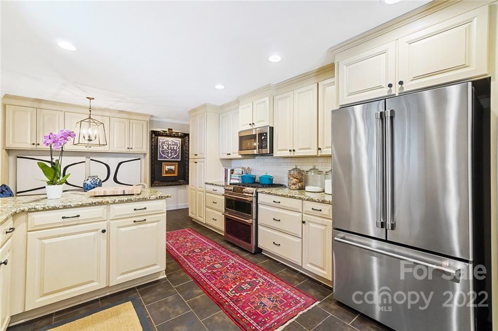 520 Meadowbrook Lane