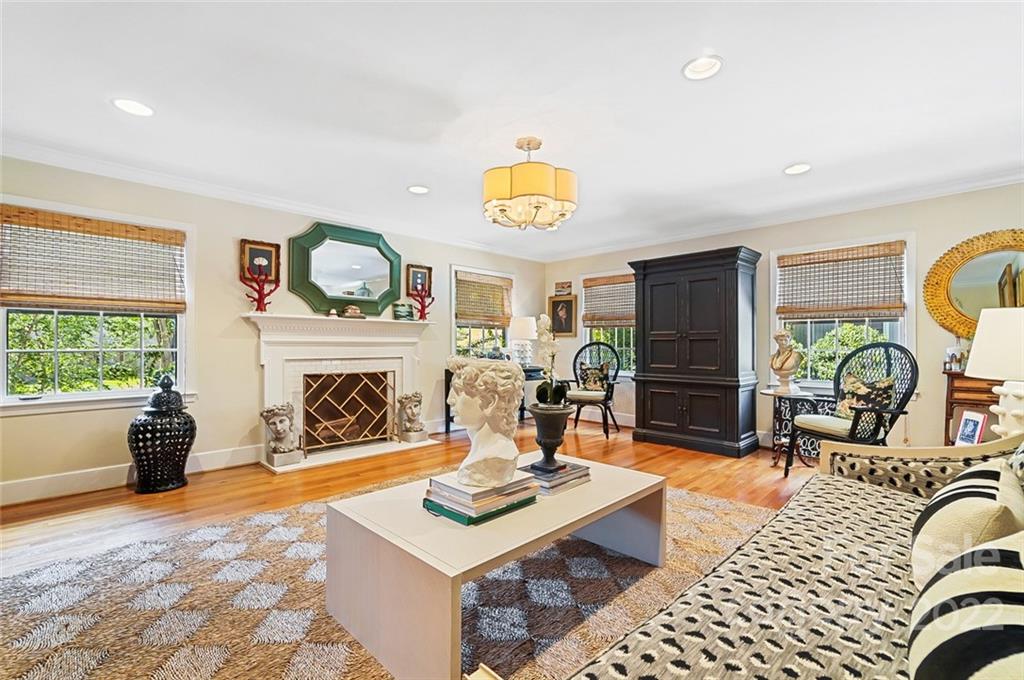 520 Meadowbrook Lane