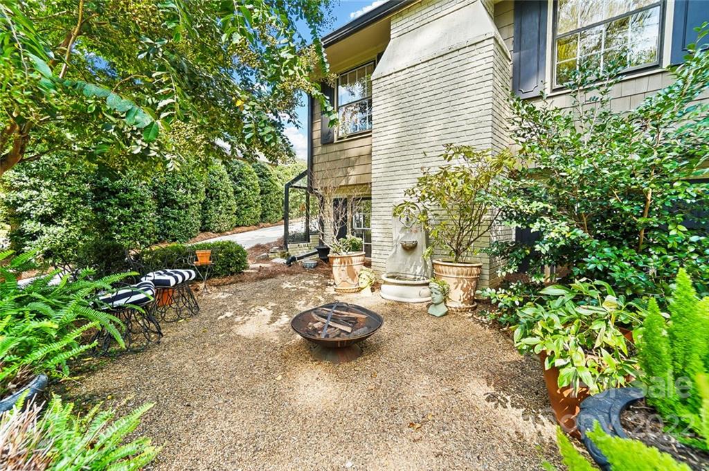 520 Meadowbrook Lane