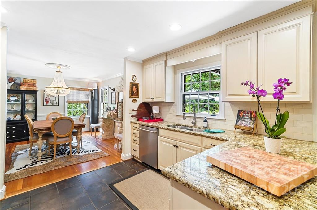 520 Meadowbrook Lane