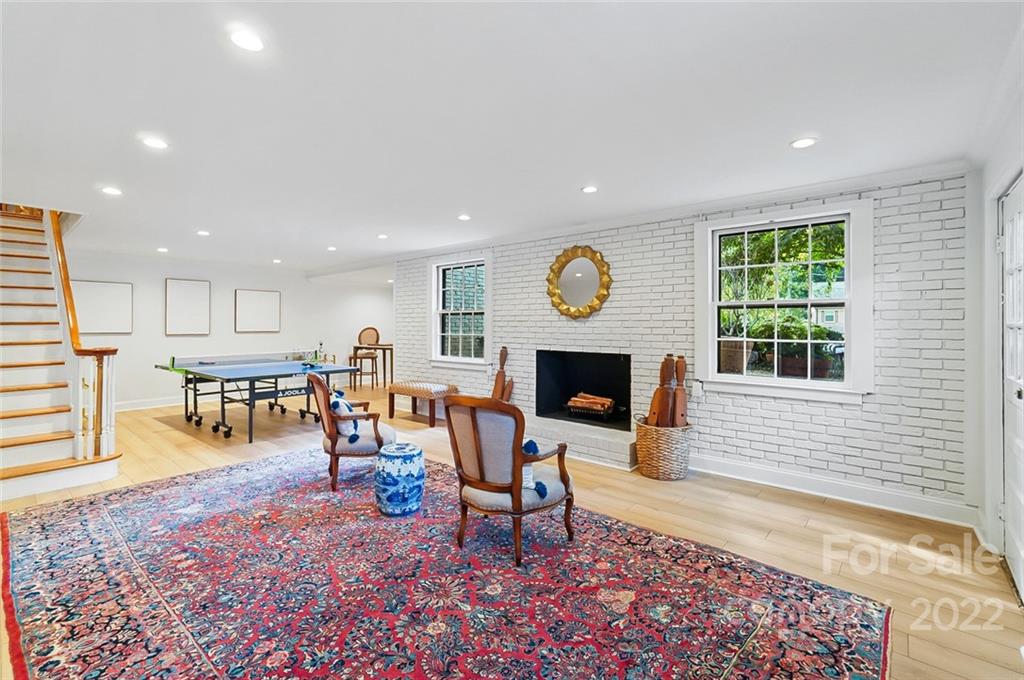 520 Meadowbrook Lane