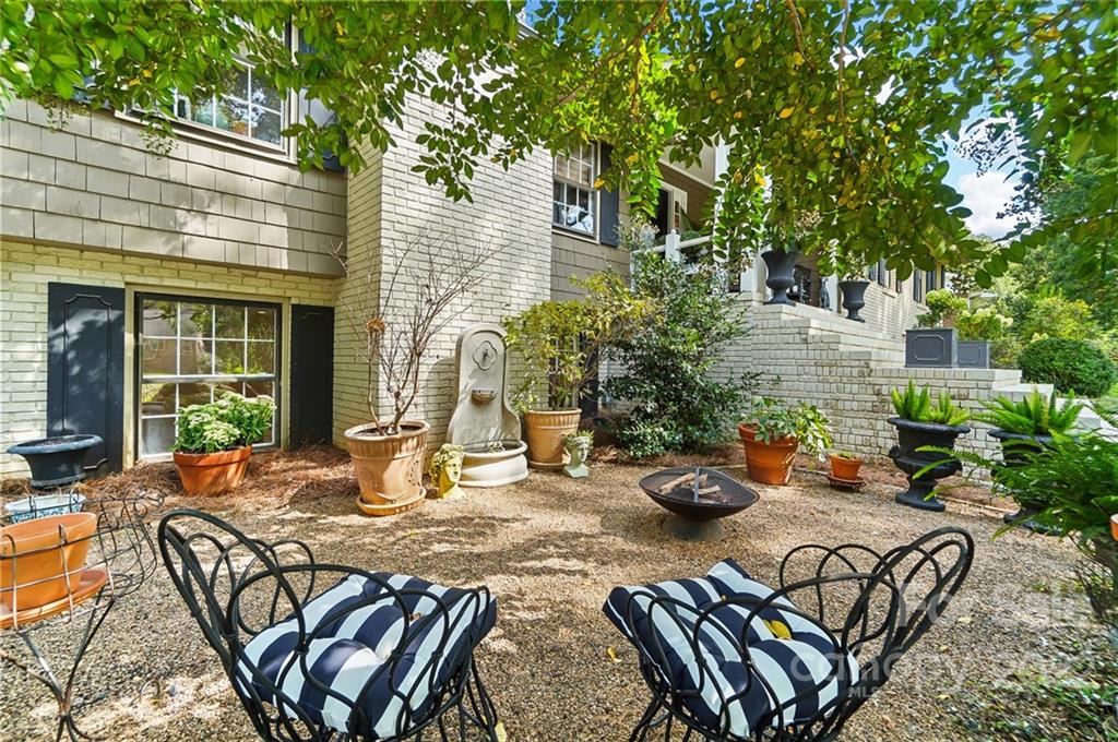 520 Meadowbrook Lane