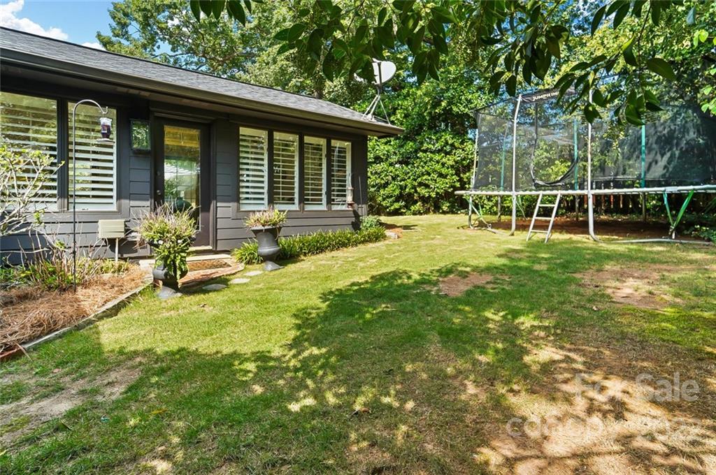 520 Meadowbrook Lane
