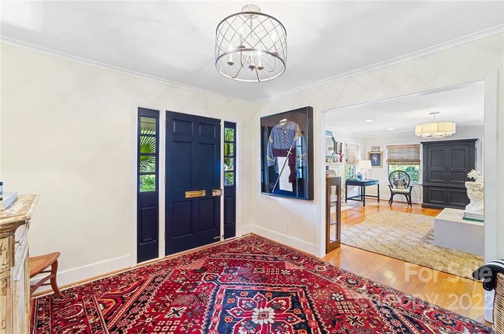 520 Meadowbrook Lane