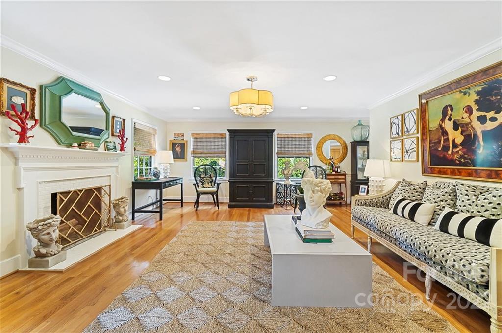 520 Meadowbrook Lane
