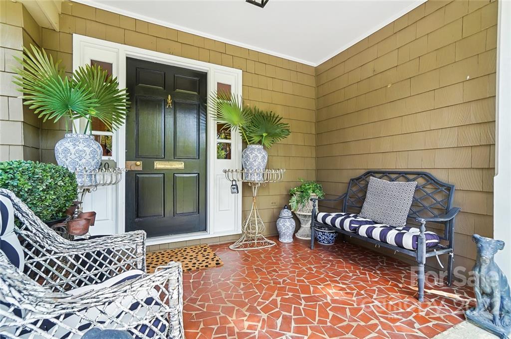 520 Meadowbrook Lane
