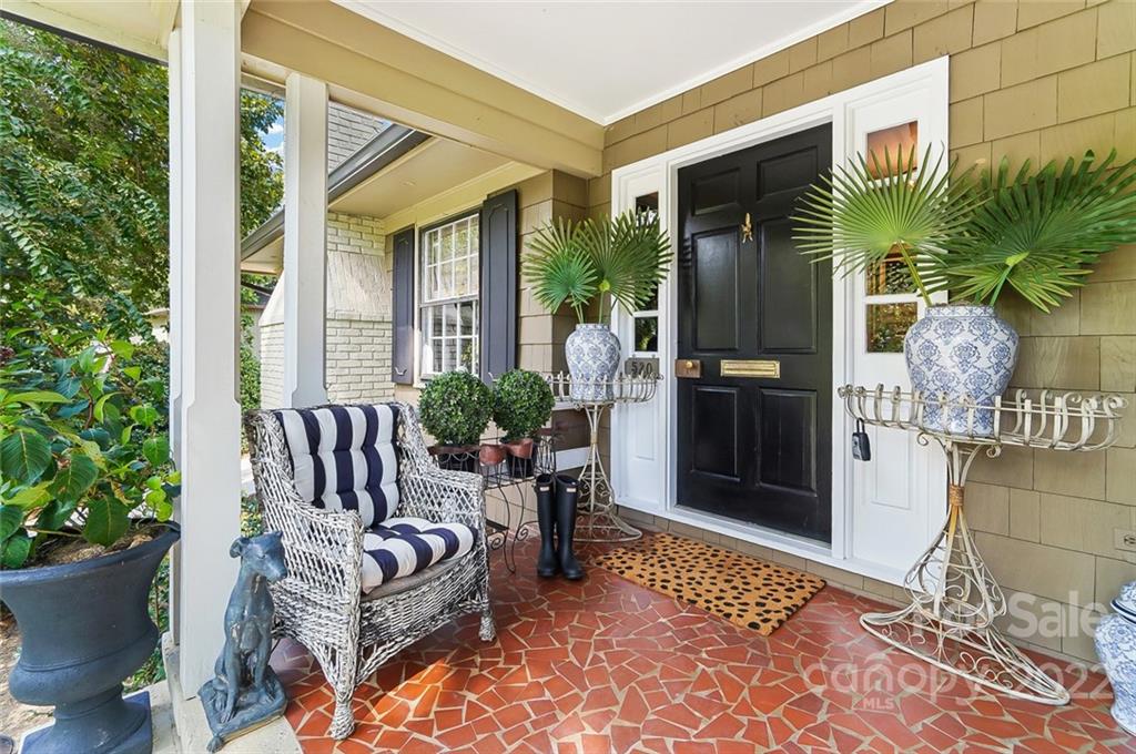 520 Meadowbrook Lane