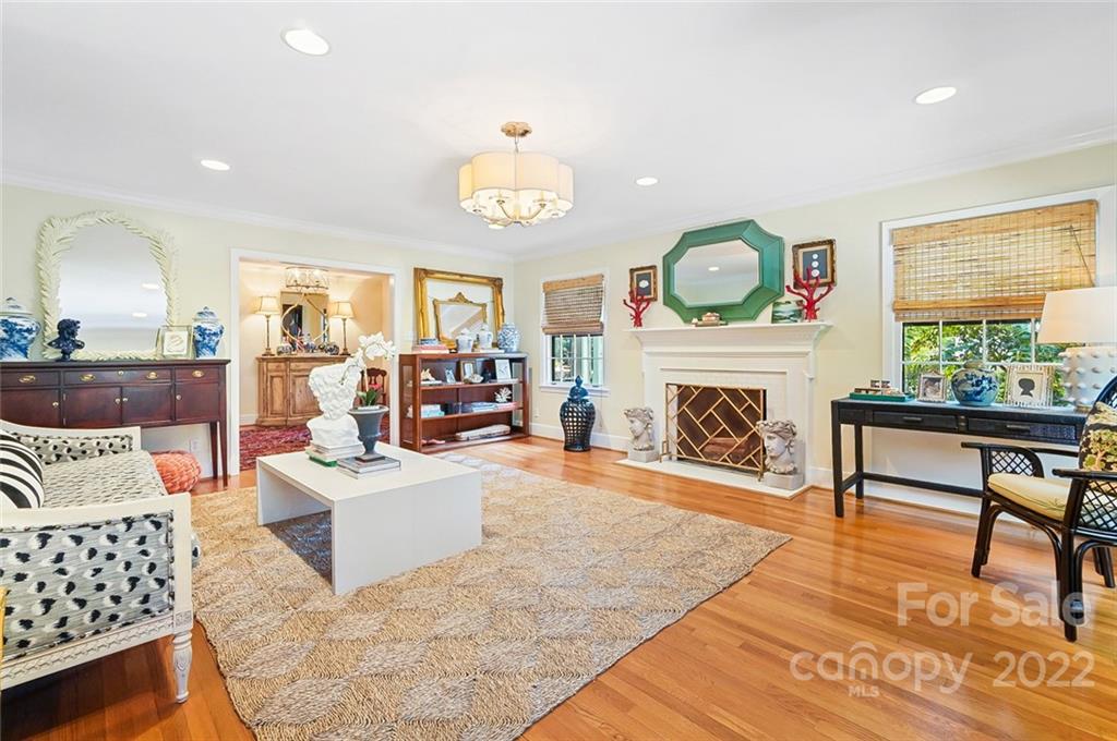 520 Meadowbrook Lane