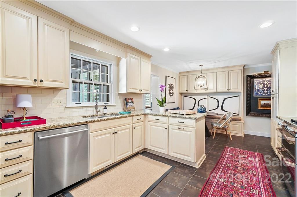 520 Meadowbrook Lane