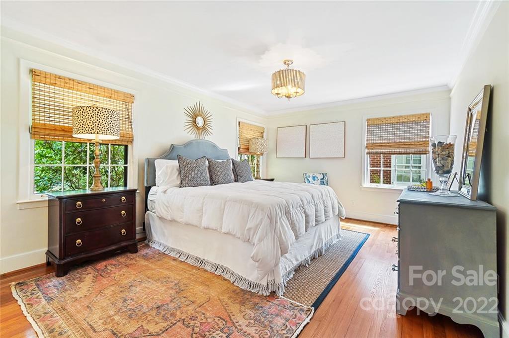 520 Meadowbrook Lane