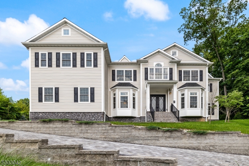 551 W Saddle River Rd