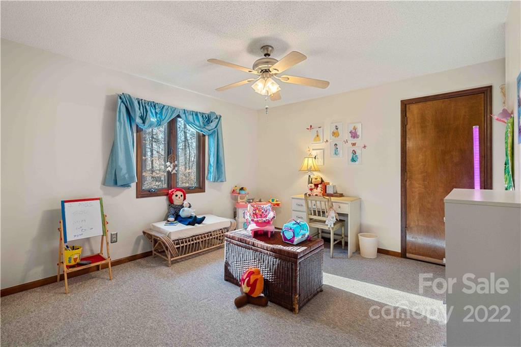134 Sweetbriar Lane