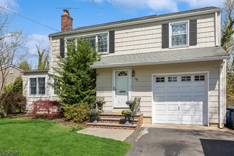 46 Lyons Pl