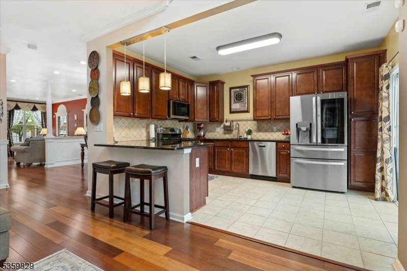 2420 Canterbury Ln