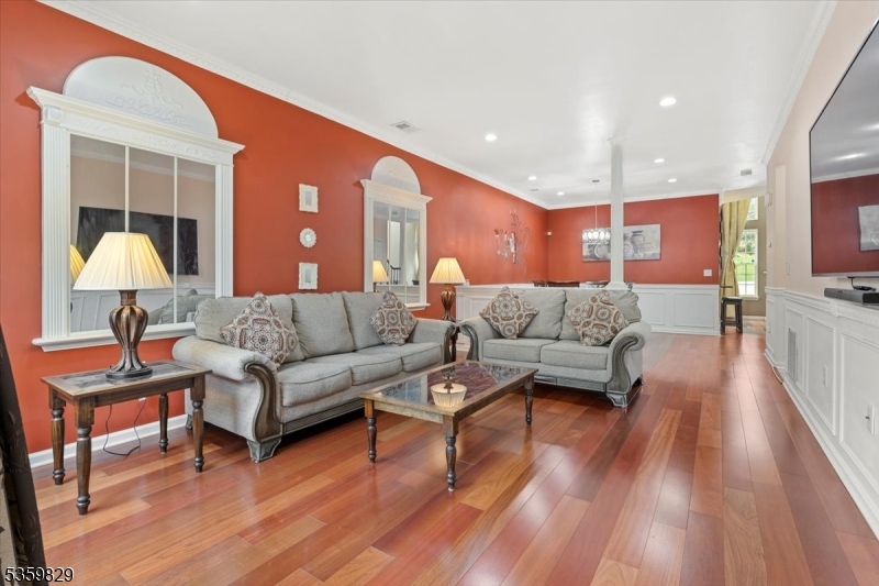 2420 Canterbury Ln