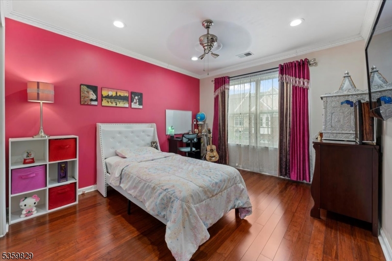 2420 Canterbury Ln