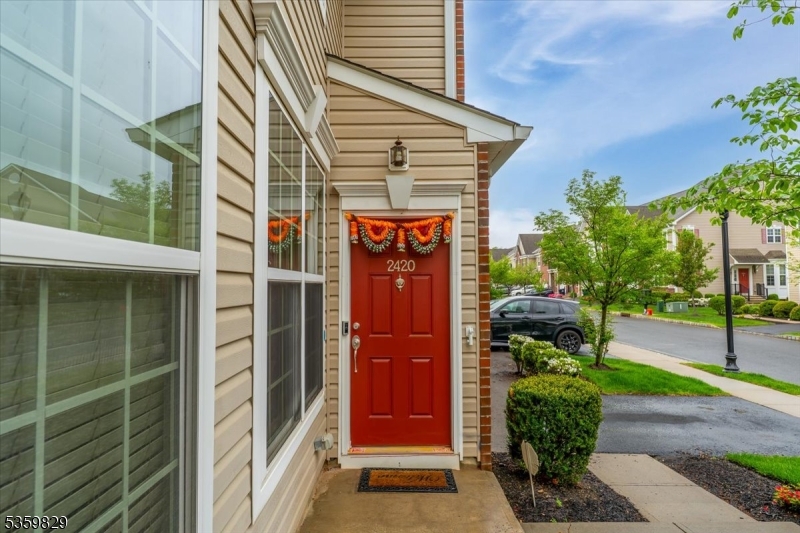 2420 Canterbury Ln