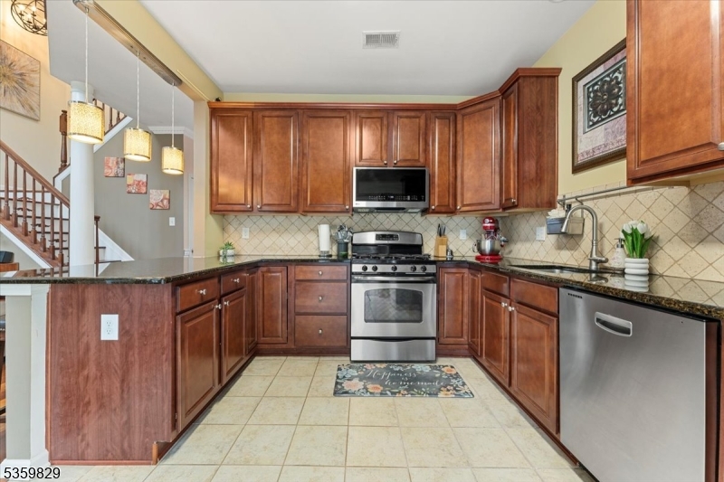 2420 Canterbury Ln