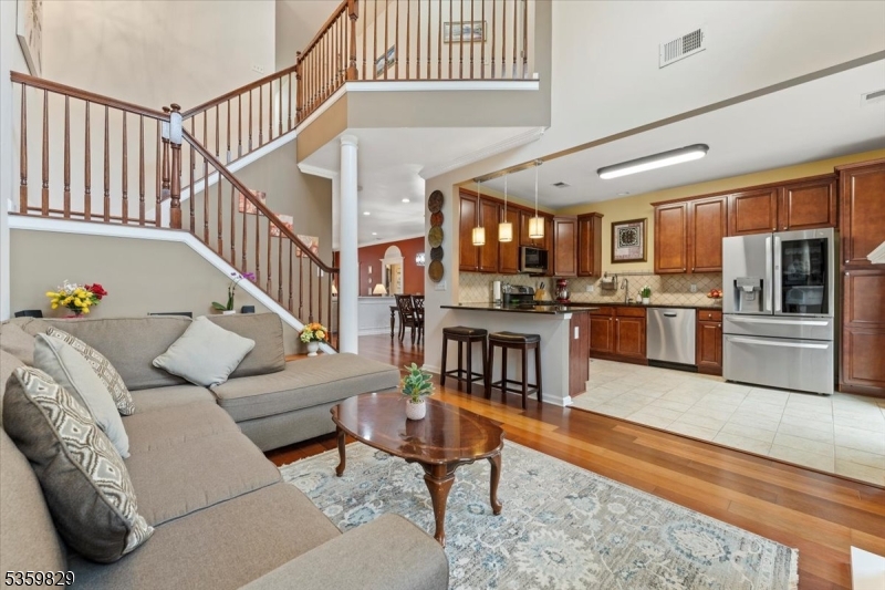 2420 Canterbury Ln