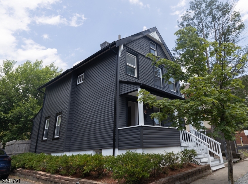 637 Union St