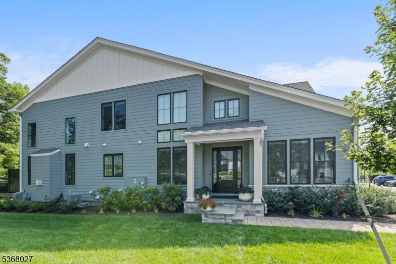 28 Peacock Ln 28
